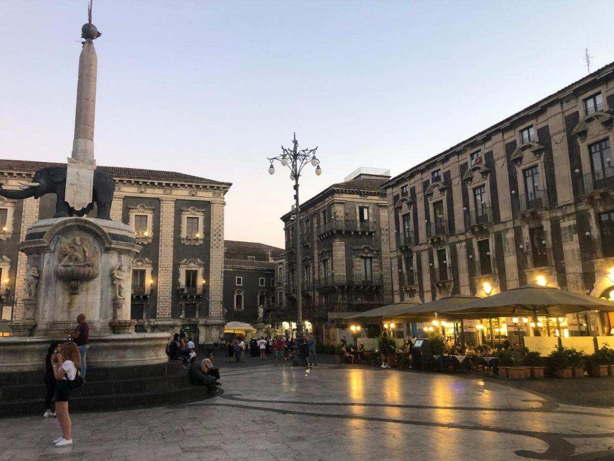 Home 22 Appartamento In Centro Storico - 卡塔尼亚 外观 照片